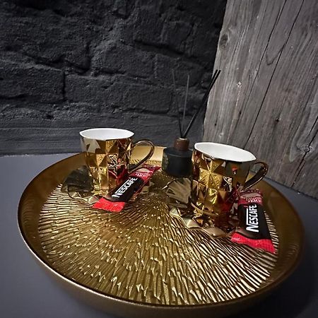 Darkhouse Versace Gold Lodz  Luaran gambar