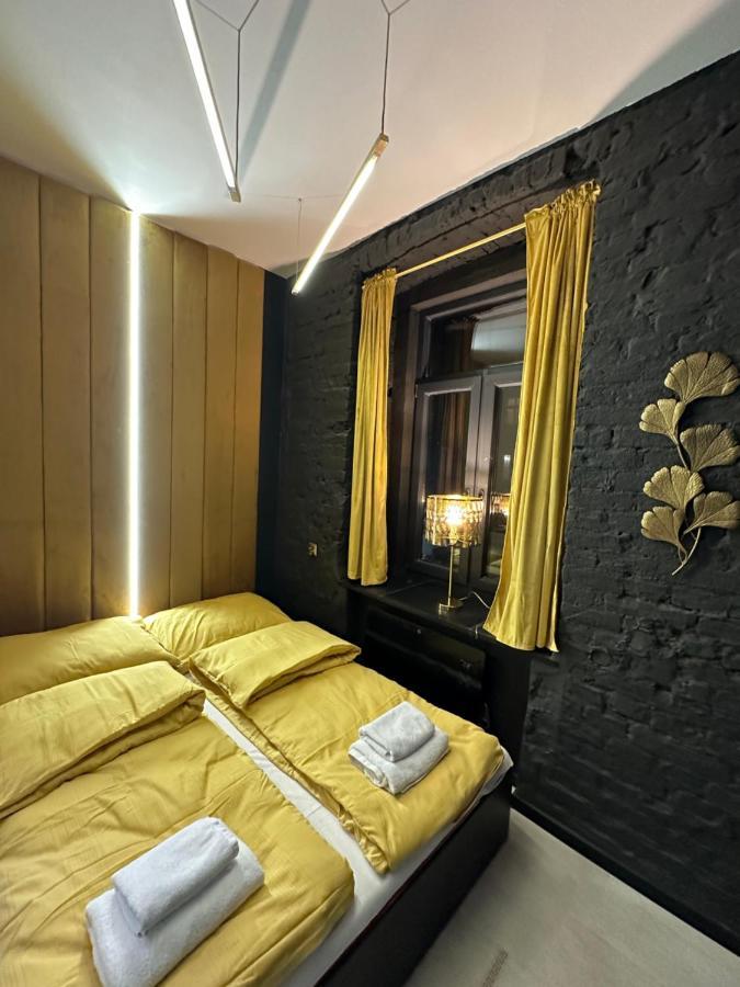 Darkhouse Versace Gold Lodz  Luaran gambar