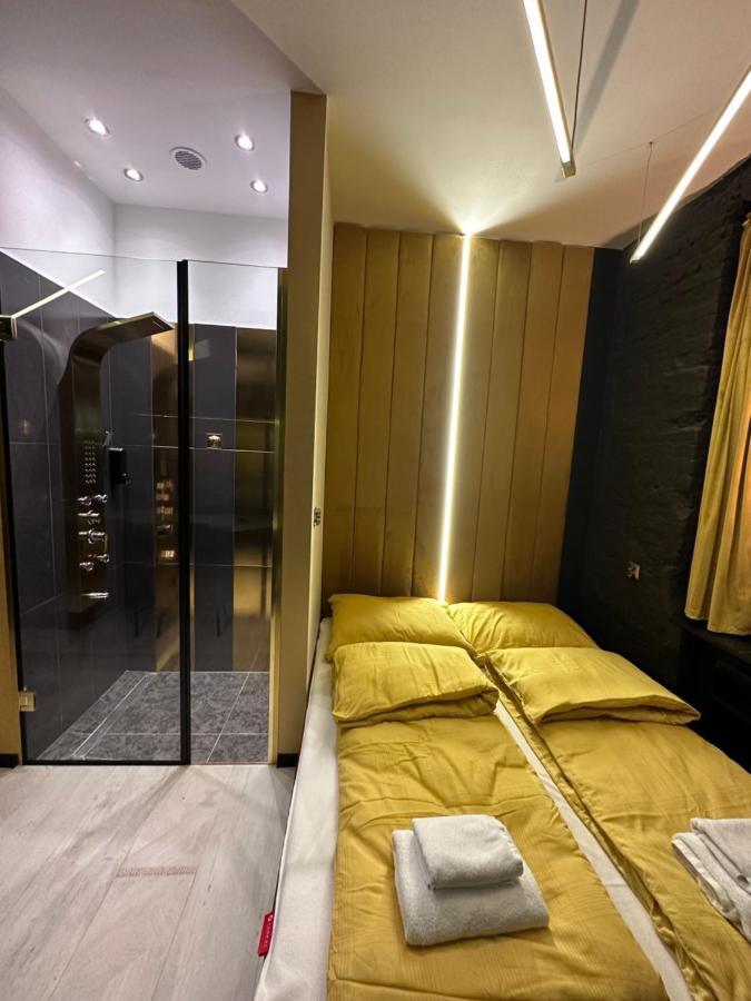 Darkhouse Versace Gold Lodz  Luaran gambar