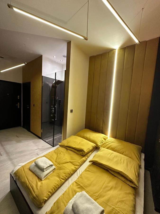 Darkhouse Versace Gold Lodz  Luaran gambar