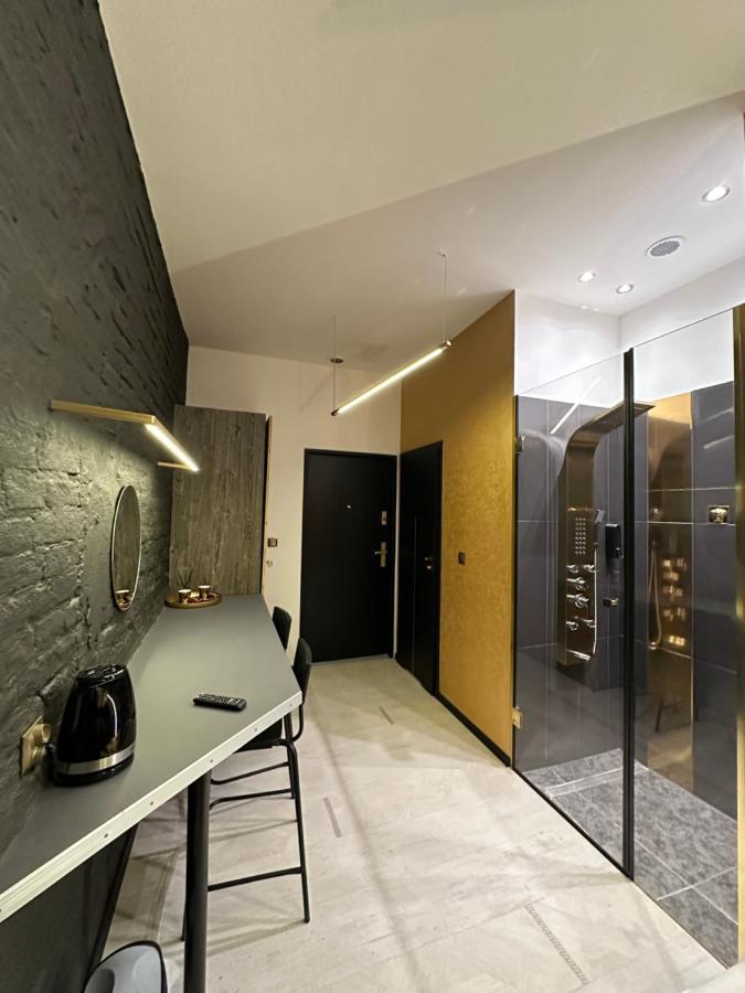 Darkhouse Versace Gold Lodz  Luaran gambar